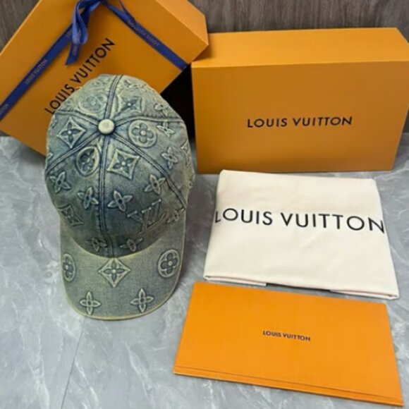 Louis Vuitton hat - Picture 1 of 9